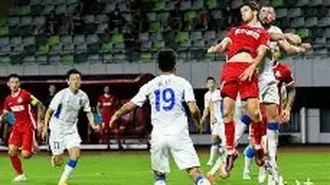 58歲泰臣老態龍钟，咬拳套引發爭議，賽後親自澄清